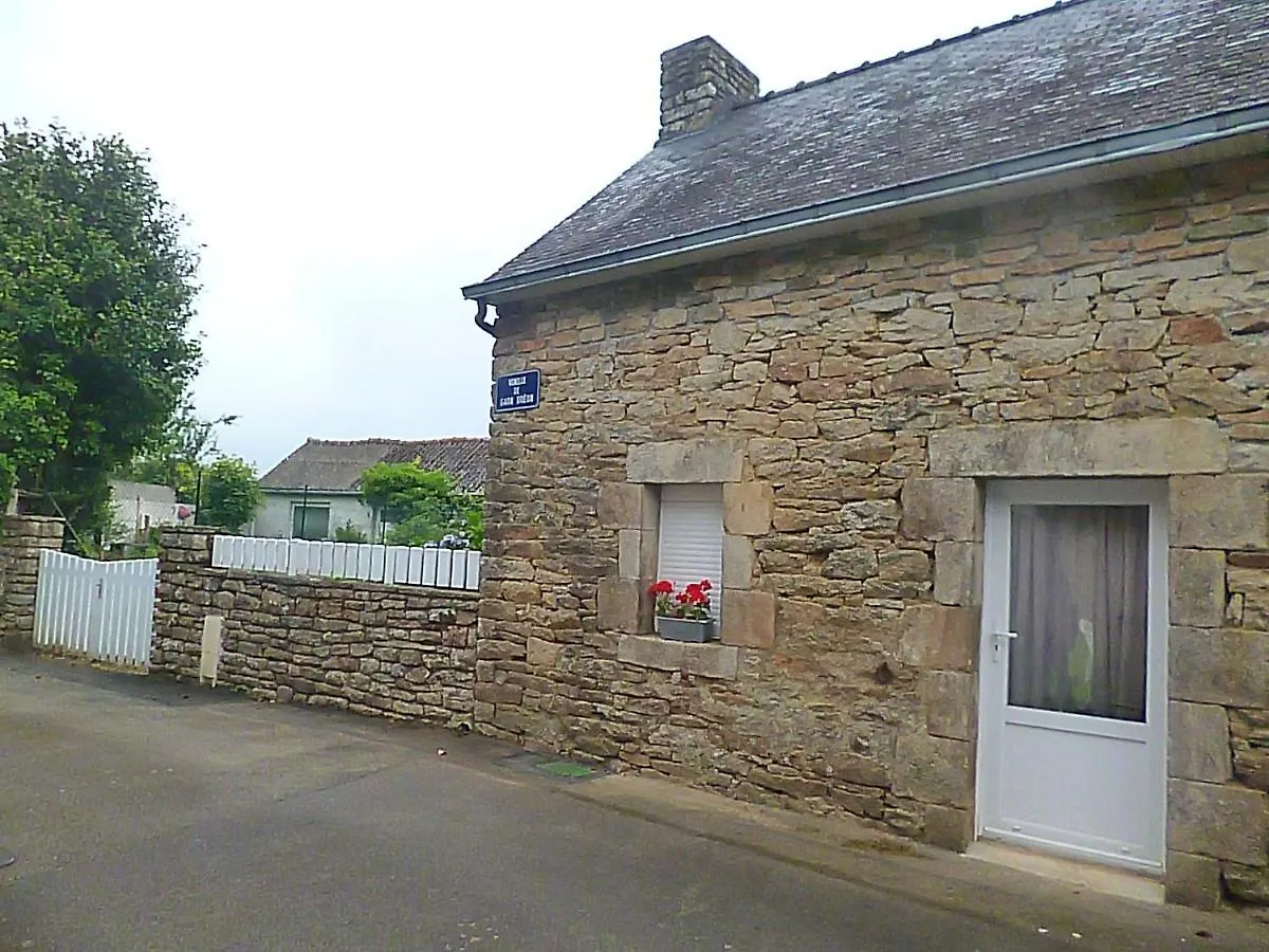 Gite Au Calme Centre Finistere Jardin Clos Tregourez Holiday home